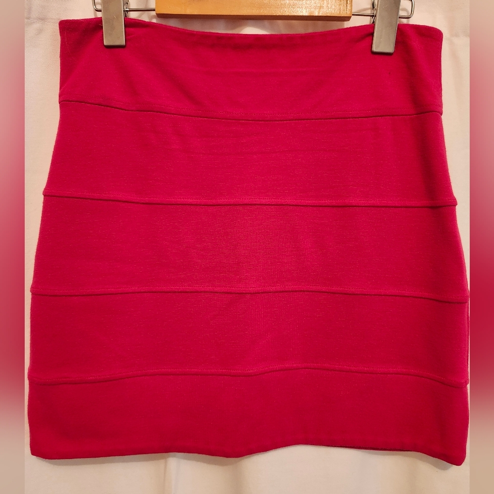 😻 3/$30 Aritzia Talula Bright Pink Bandage Skiry Size 10